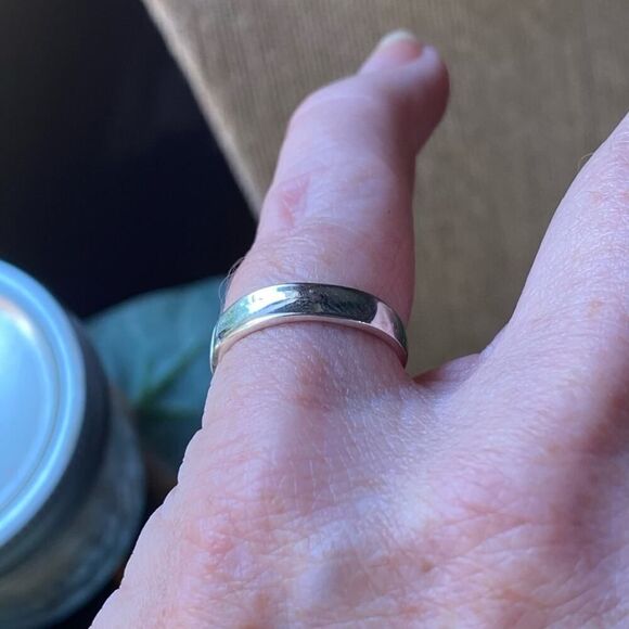 Sterling Concave Toe Ring, Midi Ring, Silver Ring, Boho Ring, Silver Band Ring - Picture 4 of 4